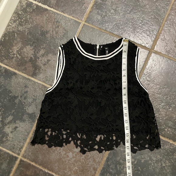 Black Sleeveless Crop Top. Size M - Picture 3 of 9